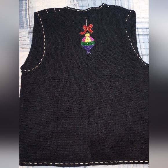 Vintage holiday themed sweater vests - Picture 8 of 15